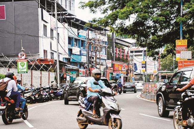 外資企業の進出や投資が進む一方、インドは特有の商慣習や国情の違いなどで参入障壁も低くない＝南部ケララ州コチ市