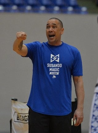 ポール・ヘナレ監督