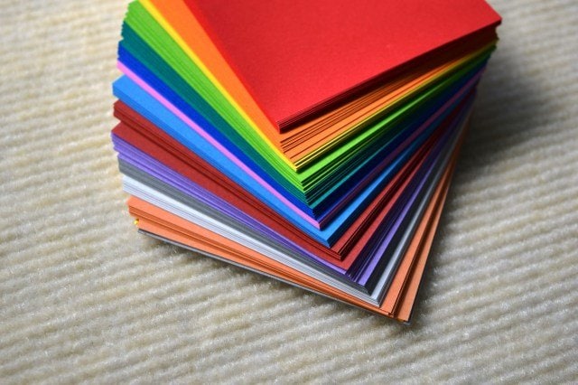 写真は折り紙のイメージ