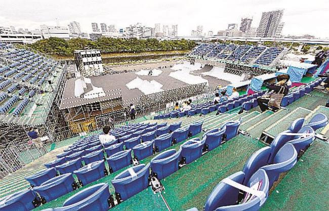 一部の関係者のみが見守る中、無観客で行われた自転車ＢＭＸフリースタイル・パークの東京五輪テスト大会＝２０２１年５月、有明アーバンスポーツパーク