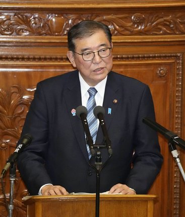 施政方針演説をする石破茂首相＝２４日、東京・永田町の国会