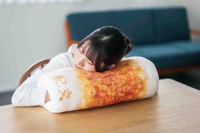ビッグなちくわ抱き枕クッション 紀文食品】作るからには本物そっくりに。「ちくわ」をビッグな