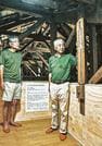 新たに設けた見学スペースで棟札のレプリカを眺める地域住民＝江津市都野津町