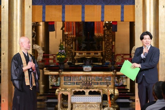「顕証寺仲秋の調べ」に出演した（左から）近松真定住職、コウノ・オブ・ザ・イヤー