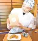そば処田中屋が商品化した、そば粉１００％のパンケーキミックス＝出雲市大社町杵築東