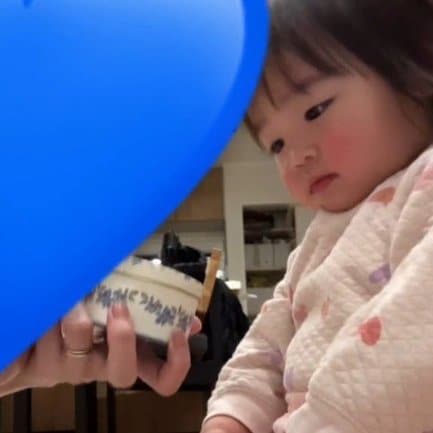 ”チュッパ”卒業の説明を聞く娘さん（2）