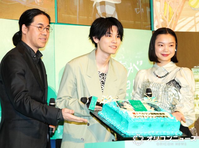 映画『花緑青が明ける日に』ジャパンプレミア舞台あいさつに登壇した(左から)四宮義俊、萩原利久、古川琴音 (C)ORICON NewS inc.