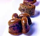 開発したお菓子「サザエの肝フィナンシェ」