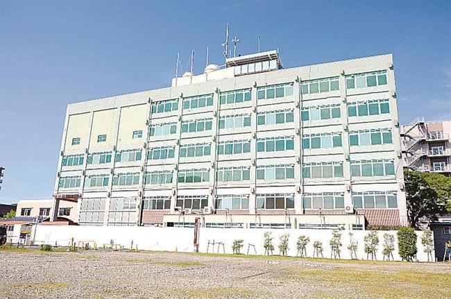 跡地の活用策が検討されている旧市役所本庁舎＝鳥取市尚徳町