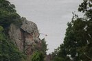 魚雷のような物体の場所を示すブイ＝島根県隠岐の島町大久