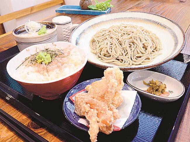 三瓶そばのからあげセット