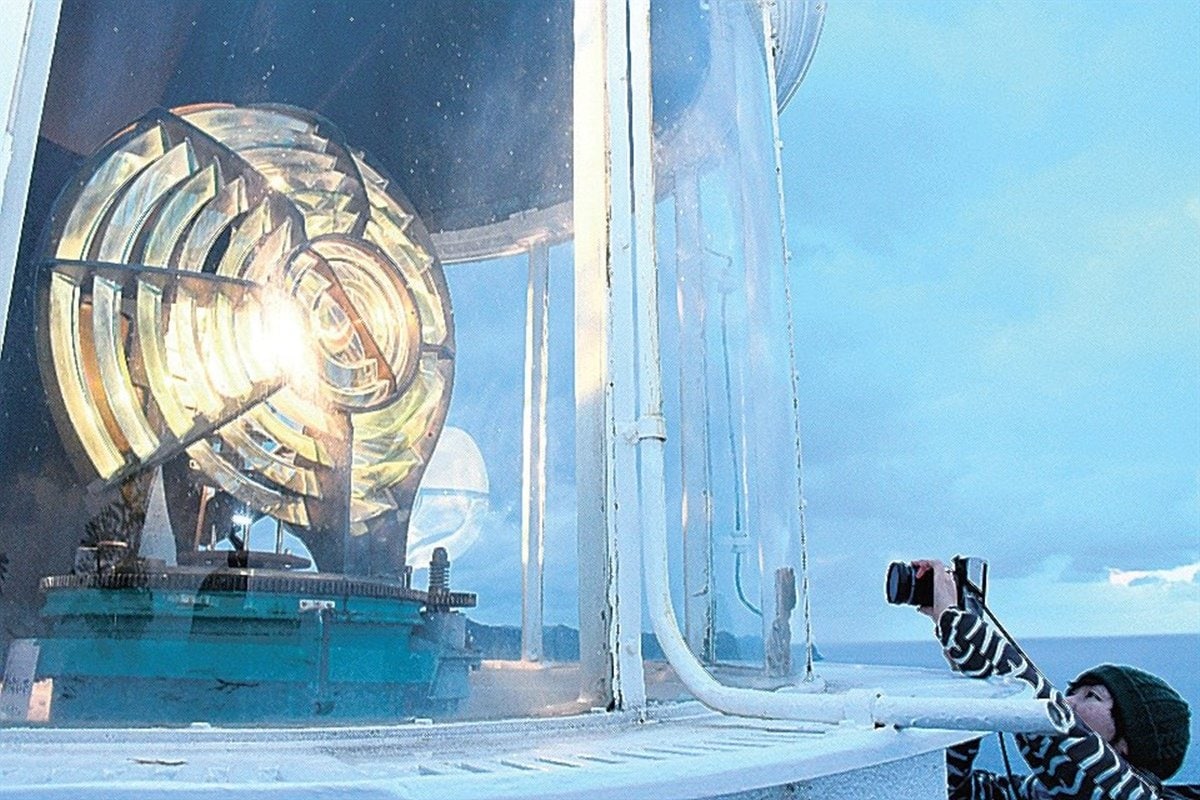 動画】100年超のレンズ見納め 西郷岬灯台で一般公開 隠岐の島