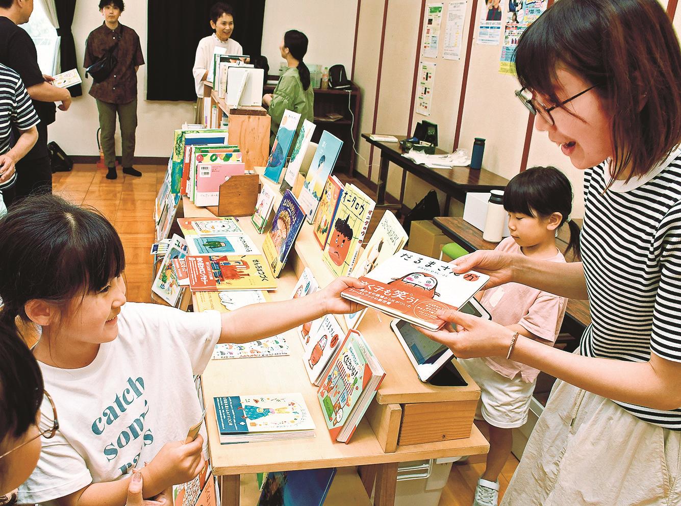 書店ゼロの大田で本のマルシェ 家族連れにぎわう | 山陰中央新報デジタル