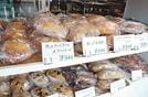店内に並ぶパン