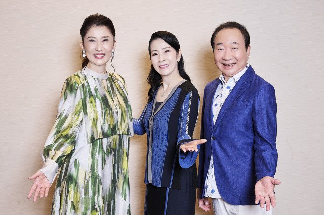 新歌舞伎座『坂本冬美特別公演』に出演する（左から）一路真輝、坂本冬美、中村梅雀　撮影：高村直希（※高＝はしごだか）