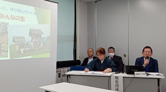 活動報告する山陰遺跡ネットワーク会議のメンバー＝3月26日、松江市殿町の島根県庁