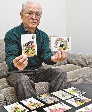 石見神楽をモチーフにした自作の年賀状を紹介する石河重馬さん＝松江市内