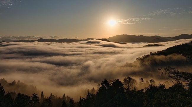 丸山城跡から望む雲海＝島根県川本町三原
