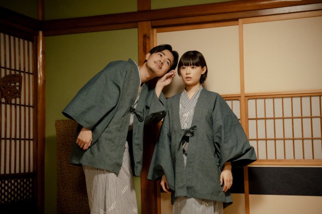 『冬のなんかさ、春のなんかね』第8話に出演する(左から)成田凌、杉咲花(C)日本テレビ