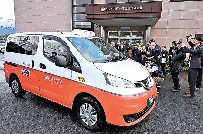 運行を始めたタクシー事業者のライドシェア車両＝松江市上東川津町、松江一畑交通