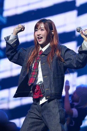 『MMA2025(The 17th MelOn Music Awards)』に出演した幾田りら