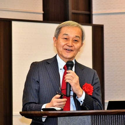 定年後を見据えた人生設計について話す楠木新さん∥松江市朝日町、松江エクセルホテル東急