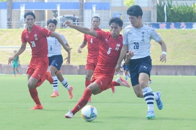 【準決勝・米子北－神村学園】前半、米子北のＭＦ佐野聖也が相手陣内に攻め込む＝Ｊヴィレッジスタジアム