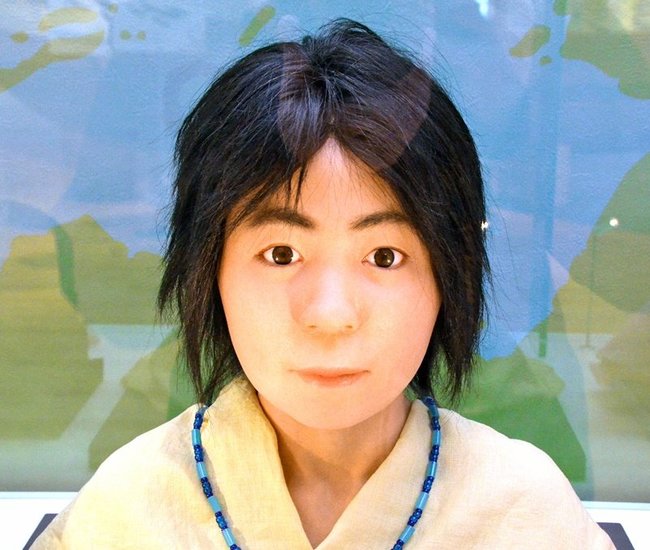 鳥取県が復元した１０代前半の男性の復顔像＝鳥取市青谷町吉川、青谷かみじち史跡公園