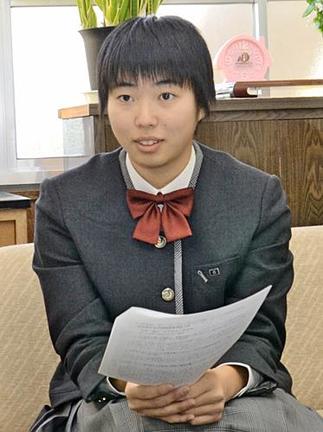 奨励賞に選ばれた中村萌乃さん＝益田市高津３丁目、益田翔陽高校