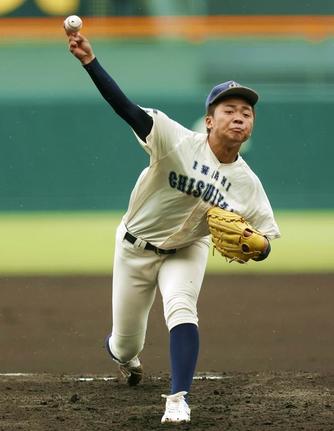 弘前学院聖愛戦に先発した石見智翠館・山崎琢＝甲子園