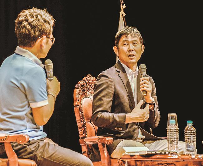 悔しい経験や失敗が成長につながると語る森保一監督＝浜田市黒川町、石央文化ホール