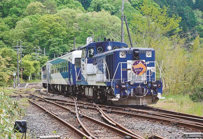 ２０２３年で運行を終える見通しとなったトロッコ列車・奥出雲おろち号＝島根県奥出雲町八川
