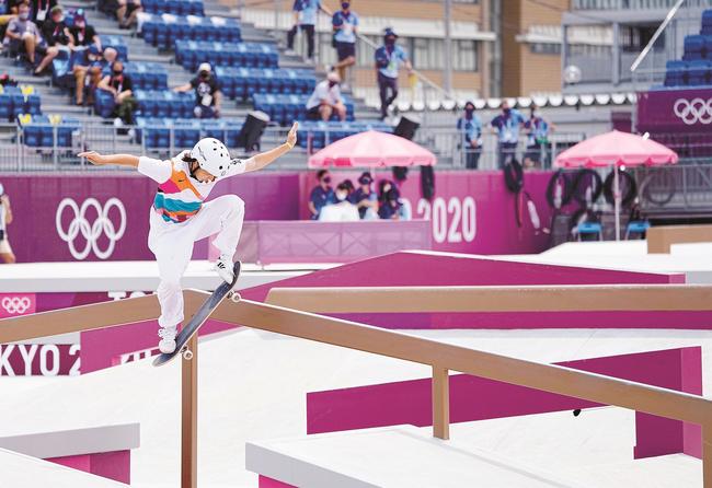 女子ストリート決勝　演技する西矢椛＝有明アーバンスポーツパーク