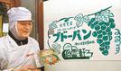 伯雲軒の看板を守ってきた山本敏則社長＝境港市末広町、伯雲軒