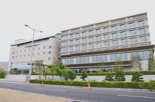 ホテル一畑の外観。右側が新館＝松江市千鳥町