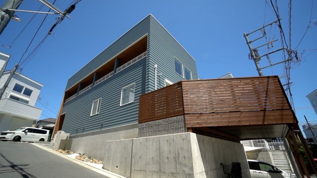 19日放送『となりのスゴイ家』＝神奈川県茅ヶ崎市の外観（C）BSテレ東
