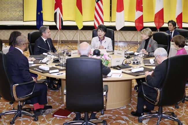 Ｇ７外相会合で発言する上川陽子外相（中央奥）。１月の講演で麻生太郎自民党副総裁が口にした「おばさん」発言などを不問にした＝2023年11月７日、東京都港区