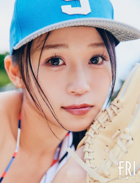 イチロー討ち取り話題”松本里乃、ユニフォーム姿→水着ショット初挑戦 