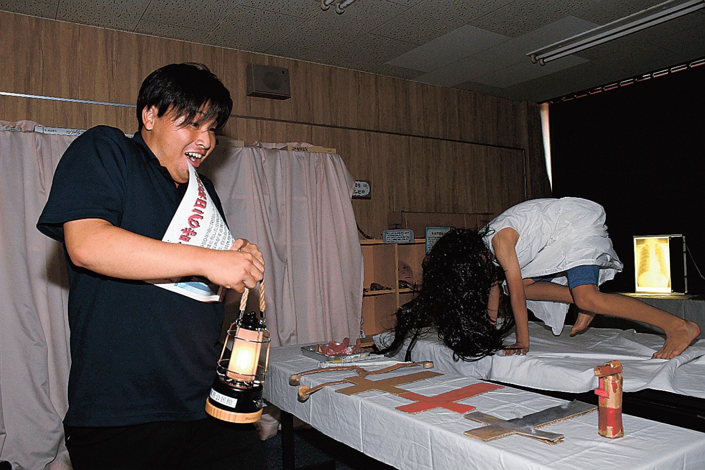 絶叫！児童のお化け屋敷 邑南の公民館にリアルな仕掛け | 山陰中央新報