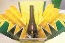 酒を冷やす容器として使える三浦酒造の新商品＝青森県弘前市