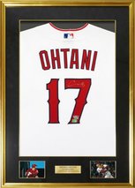 大谷翔平らの貴重コレクション、大阪で展示販売 直筆サイン入りユニ