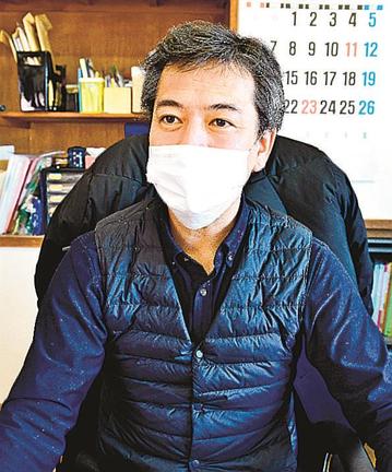 「外国人の留学を後押しするため、支援をお願いしたい」と語る柳原大作代表＝江津市江津町、はなまる日本語学校・島根校