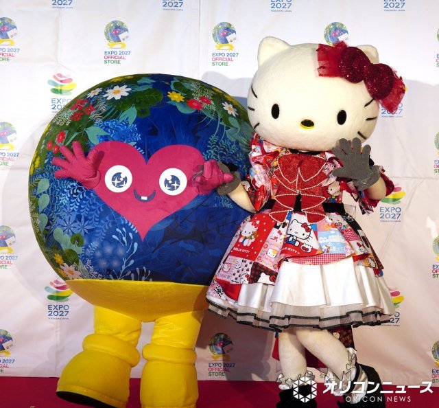 『GREEN×EXPO 2027 トゥンクトゥンク サンリオキャラクターズ コラボレーション商品発表会』に登場した(左から)トゥンクトゥンク、ハローキティ (C)ORICON NewS inc.