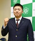 ソフトバンクから育成７位指名を受け、ガッツポーズする山崎琢磨＝江津市渡津町、石見智翠館高