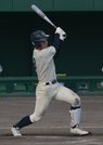 【記念試合・出雲商ー邇摩】５回裏出雲商１死一、三塁、加藤聖が左前適時打を放つ＝県立浜山球場