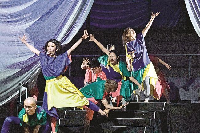 ２０１９年１月に開かれた公演「ランウェイ」の一場面