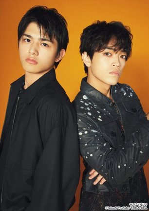 10日発売『ヤングマガジン』50号に登場するtimelesz(左から)篠塚大輝、原嘉孝