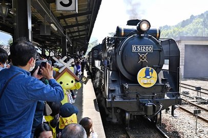動画】SLやまぐち号「デゴイチ」2年ぶり運転再開 JR津和野駅で