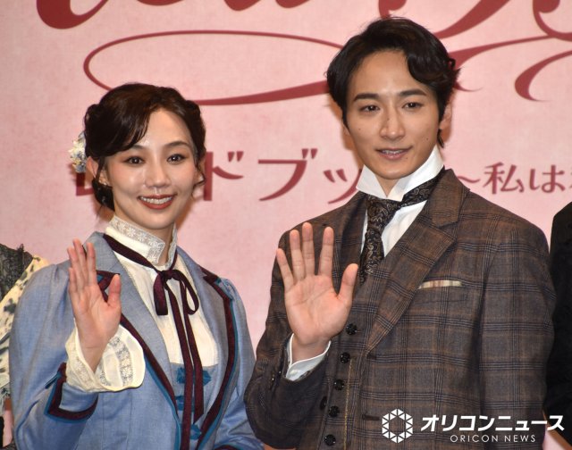 ミュージカル『レッドブック~私は私を語るひと~』の製作発表に参加した(左から)咲妃みゆ、小関裕太 (C)ORICON NewS inc.