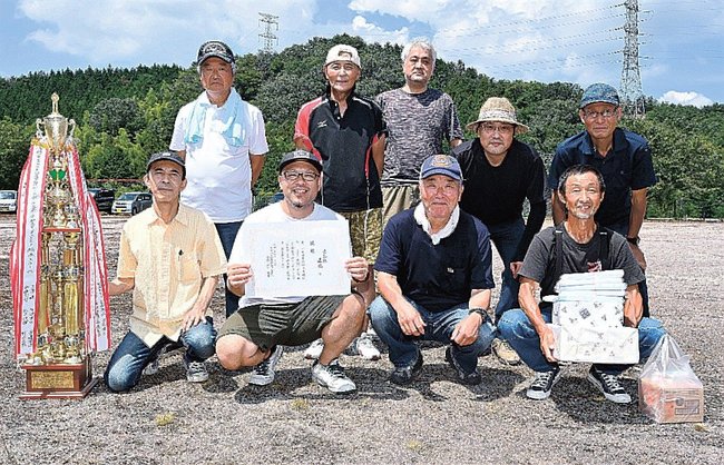 優勝した道城チーム∥安来市広瀬町東比田、東比田運動広場